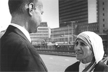 <p>John Templeton with Mother Teresa —<br />
Templeton Price 1973</p>
